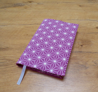Obal na knihu - výška 23 cm - geo fuchsiový